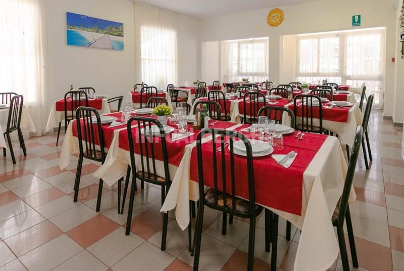 Oasi Del Mare Hotel Rimini Bagian luar foto