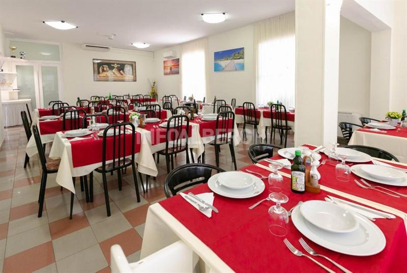 Oasi Del Mare Hotel Rimini Bagian luar foto