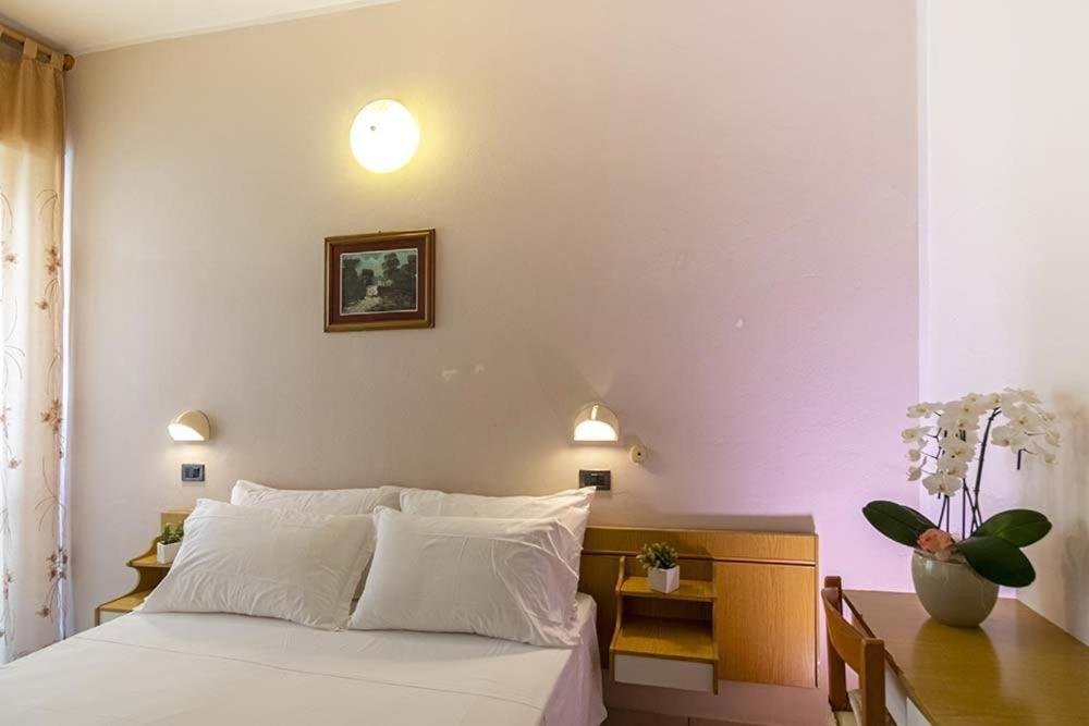 Oasi Del Mare Hotel Rimini Bagian luar foto